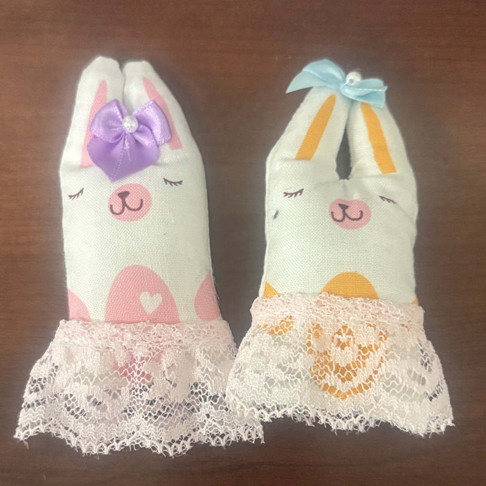Cute Bunny Plush Pair with Lace Skirts Pockwt puppets soft play toys.